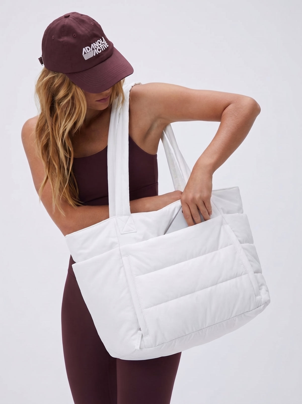 base bag. move · Bolsa tote com nécessaire