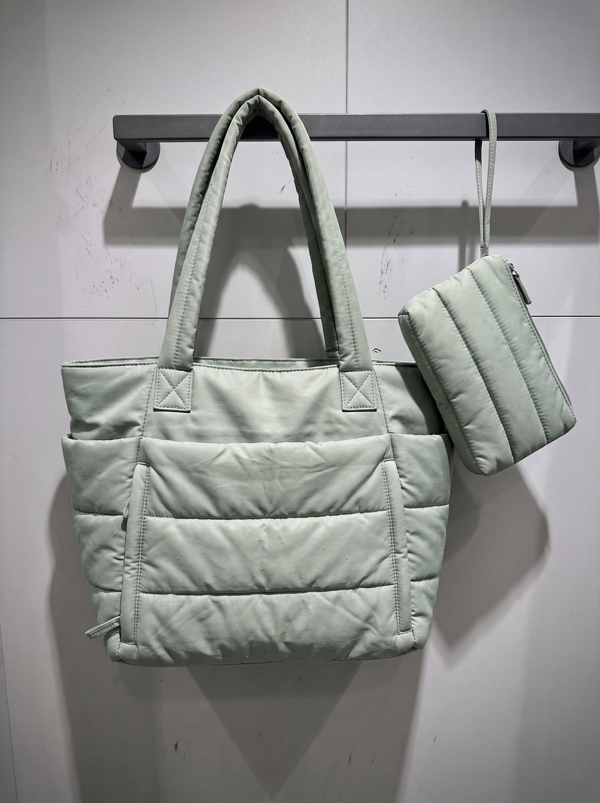 base bag. move · Bolsa tote com nécessaire