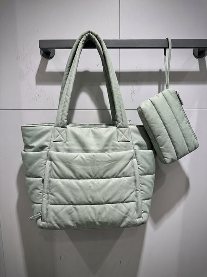base bag. move · Bolsa tote com nécessaire
